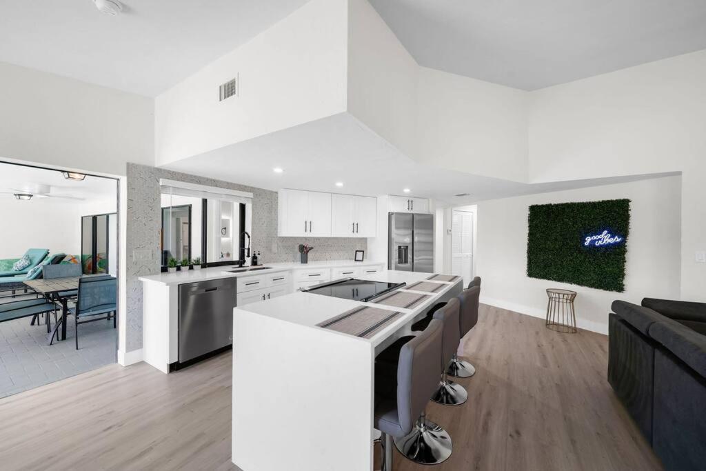Luxury Waterfront Haven In Cape Coral - Dog-Friendly Escape With Private Pool Villa Exterior photo