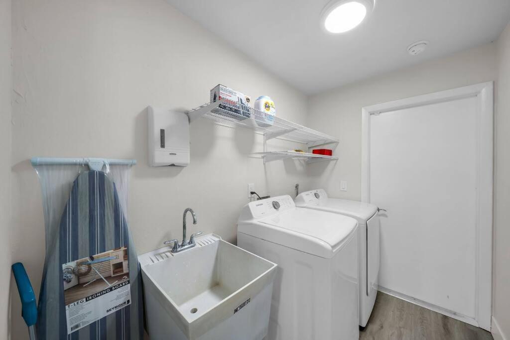 Luxury Waterfront Haven In Cape Coral - Dog-Friendly Escape With Private Pool Villa Exterior photo