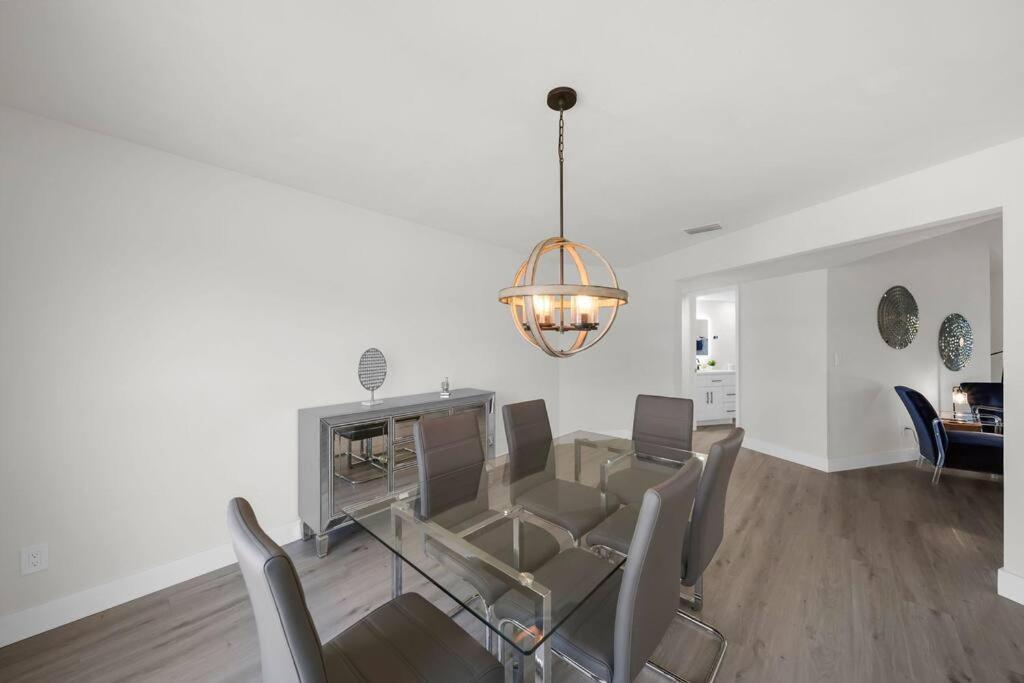 Luxury Waterfront Haven In Cape Coral - Dog-Friendly Escape With Private Pool Villa Exterior photo