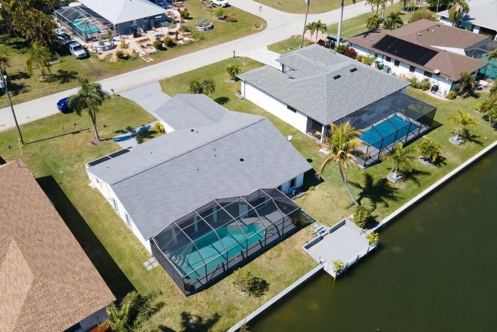 Luxury Waterfront Haven In Cape Coral - Dog-Friendly Escape With Private Pool Villa Exterior photo